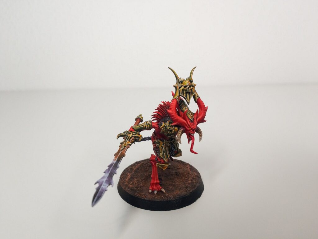 Bloodmaster rojo con espada